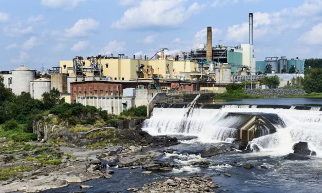 Québec accorde près de 5 millions $ pour former les employés de Produits Kruger Sherbrooke