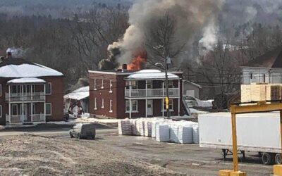 Un garage lourdement endommagé par les flammes à Windsor