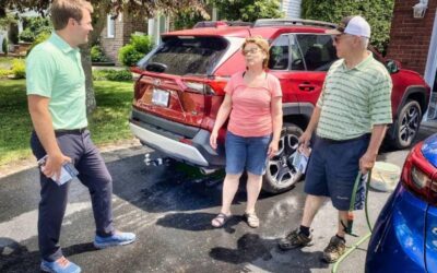 Le candidat à la mairie de Victoriaville Antoine Tardif profite du passage en zone verte pour rencontrer les citoyens