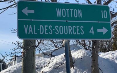 Val-des-Sources remplace Asbestos sur les panneaux de signalisation sur les routes
