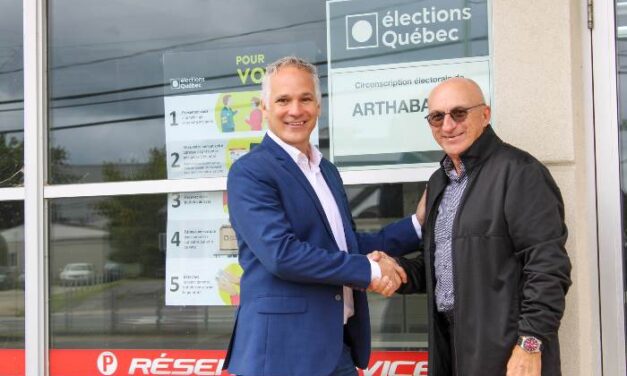 Yvon Vallières donne son appui au candidat de la CAQ Eric Lefebvre