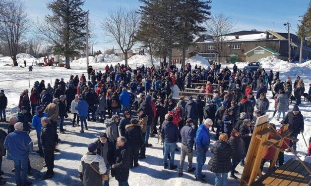 Les citoyens se mobilisent pour empêcher la vente du terrain de camping Watopéka à des intérêts privés à Windsor