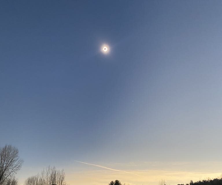 L’éclipse solaire attire des foules en Estrie