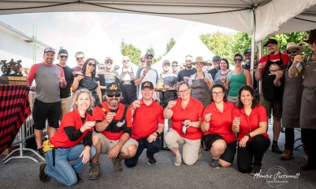 Somme record versée par le Grand BBQ de Warwick