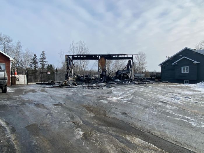 Un garage détruit par les flammes à Val-Joli