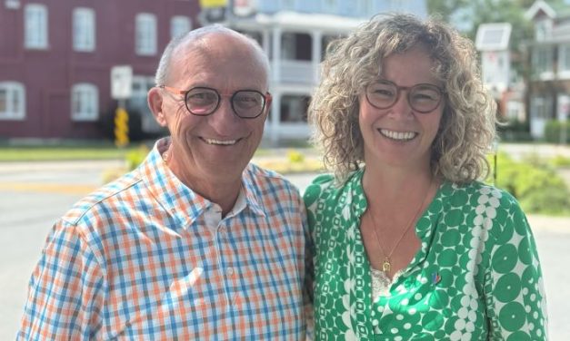 Yvon Vallières donne son appui à la candidate libérale dans Arthabaska