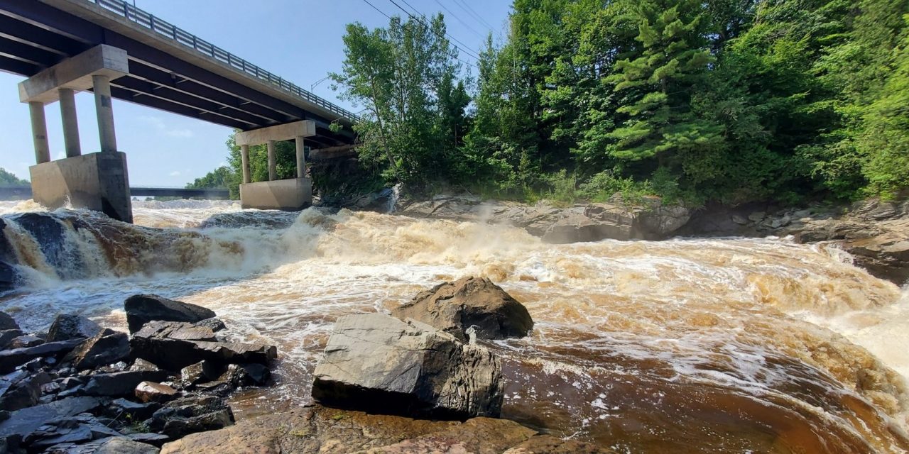Niveaux élevés d’amiante dans les cours d’eau de la région
