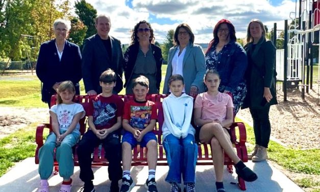Un Buddy Bench ou banc de l’amitié inauguré à l’école ADS de Danville