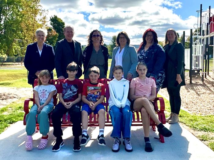 Un Buddy Bench ou banc de l’amitié inauguré à l’école ADS de Danville