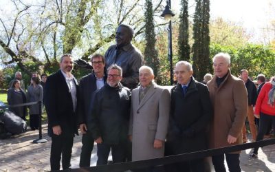 Des statues de bronze pour Laurent et Alain Lemaire à Kingsey Falls