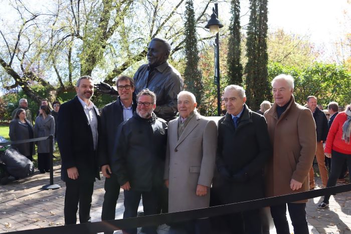 Des statues de bronze pour Laurent et Alain Lemaire à Kingsey Falls
