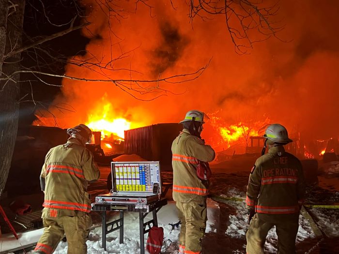 Des canards ont péri dans l&rsquo;incendie d&rsquo;un bâtiment agricole à Val-Joli